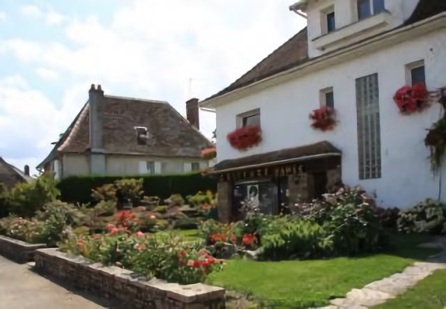 Magnac-Bourg : salon de coifure