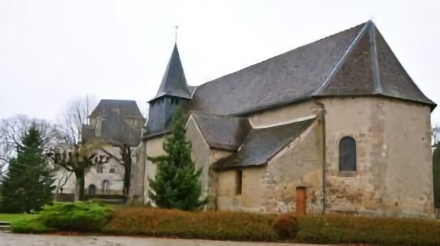 Chevet de l'Eglise de Fromental et le château