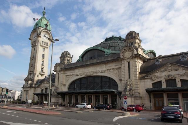 Extérieur du bâtiment voyageurs de la gare de Limoges-Bénédictins / Limoges / Haute-Vienne / France