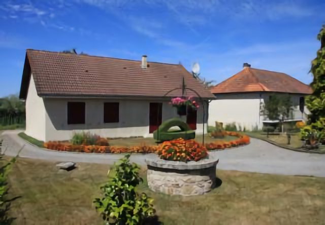 Saint-Gence : pavillons joliment fleuris