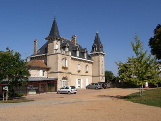 Oradour-sur-Vayres : mairie