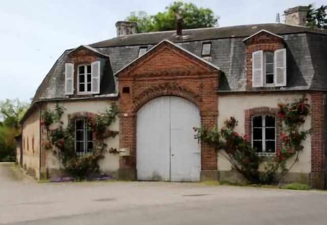 Saint-Sulpice-les-Feuilles : portail d'entrée de château