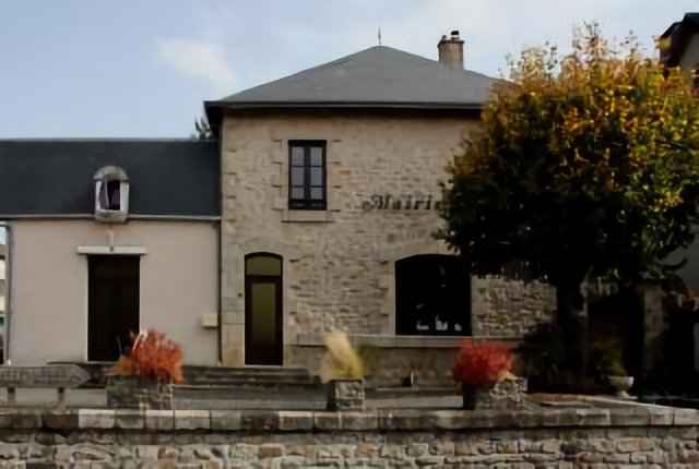 Saint-Laurent-sur-Gorre : mairie