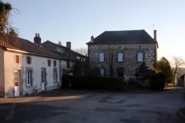 La Bazeuge : place de la mairie