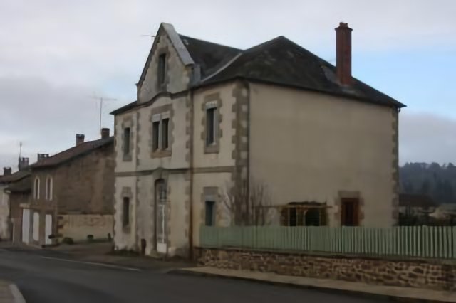 Saint-Jouvent : rue des écoles
