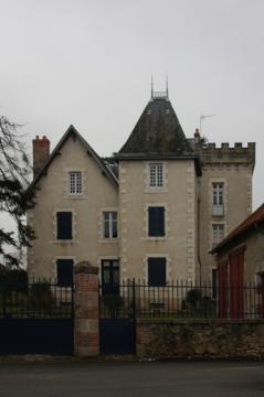 Verneuil-Moustiers : château du Bourg