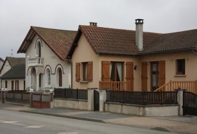 Saint-Maurice-les-Brousses : maisons du Bourg