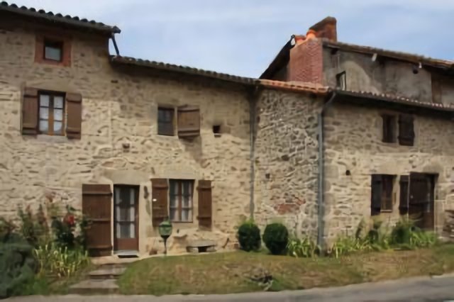 Sainte-Marie-de-Vaux : maisons du village du Dognon
