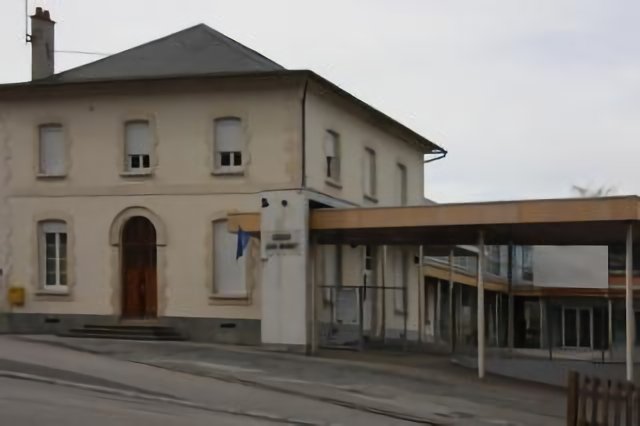 Châteauneuf-la-Forêt : école