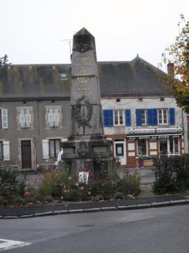 87-Lussac les Eglises monument aux morts