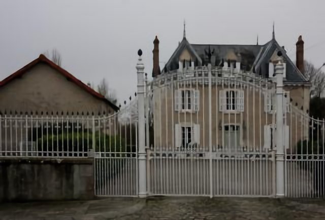 Lussac-les-Eglises : château du Bourg