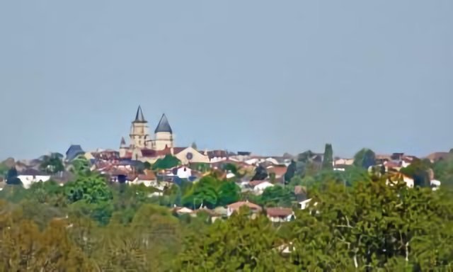 Saint Junien vu depuis la vallée de la Vienne à Saint Brice