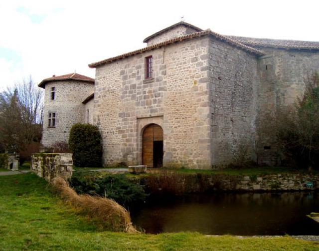 Le château s'est endormi près de cette morte mare