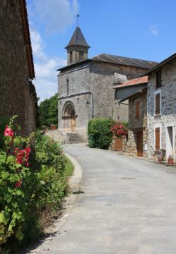Saint-Laurent-les-Eglises : rue de l'église