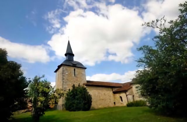 Eglise de Sauviat sur Vige XIIIè, clocher du XVIIè: haute Vienne