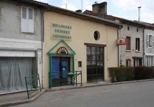 Nantiat : rue de l'hôtel de ville
