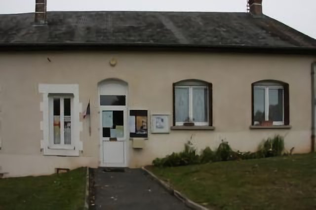 Saint-Gilles-les-Forêts : mairie