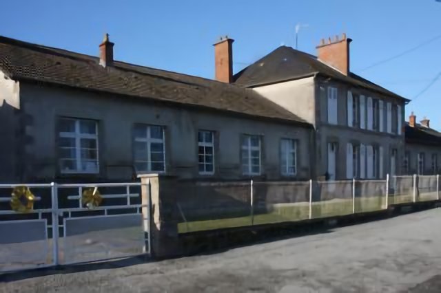 Saint-Léger-Magnazeix : école