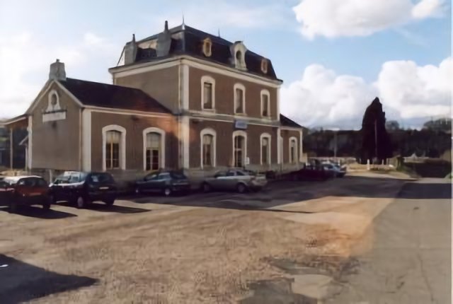 GARE DE ST LEONARD DE NOBLAT