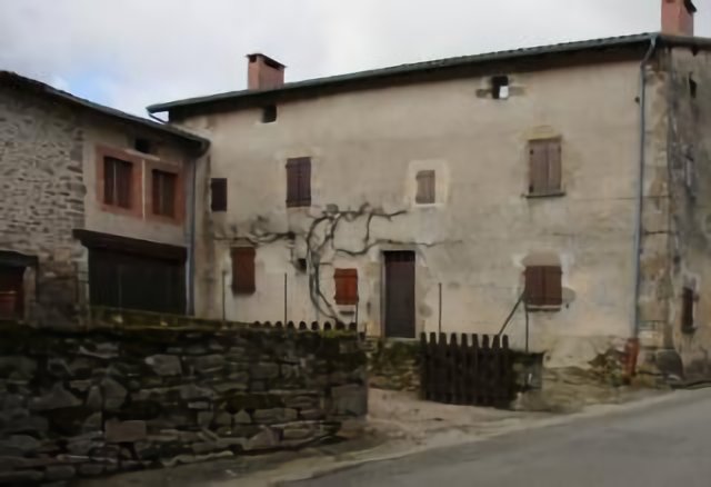 Saint-Symphorien-sur-Couze : maison du Bourg