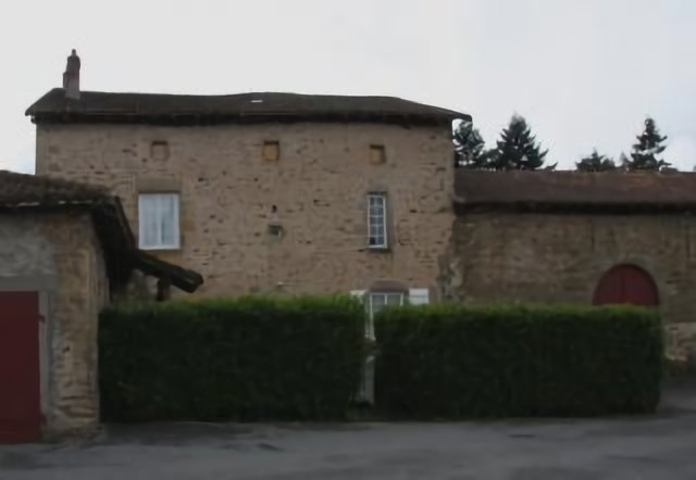 Peyrilhac : maison du Bourg