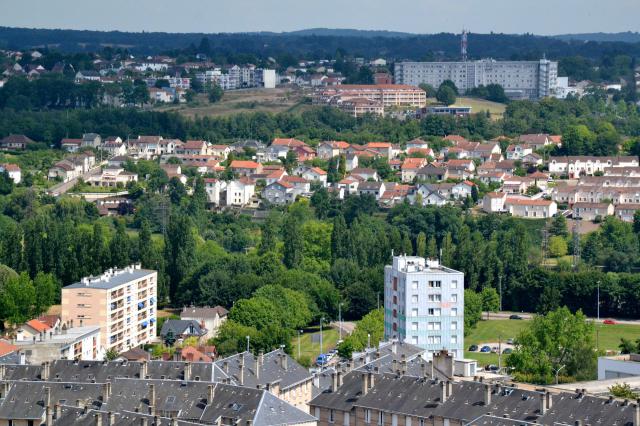 Quartier de Soudanas puis Panazol depuis le campanile de la gare de Limoges. Au premier plan, la cité des Coutures puis la Vienne.
