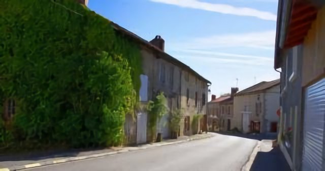 Vaulry. La rue principale.