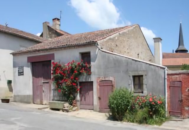 Saint-Bonnet-de-Bellac : une rue du Bourg