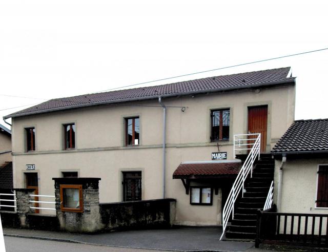 La mairie et l'école de Senonges