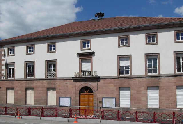 La mairie de Pouxeux