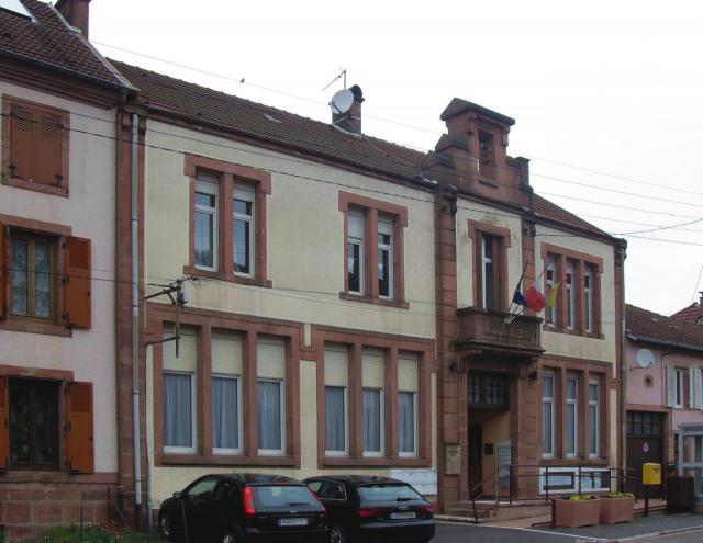 La mairie d'Allarmont, côté sud