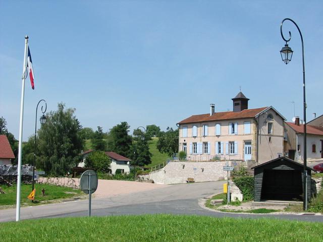 Bazien, commune des Vosges ; la mairie.