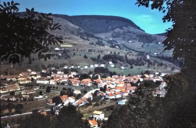 Bussang (88) Septembre1973. Panorama sur la ville. (Diapositive numérisée).