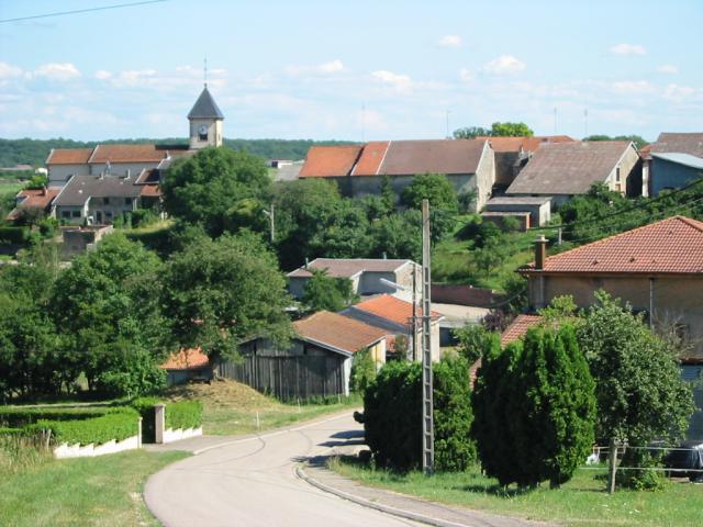 Saint-Genest Vue d'ensemble Commune du canton de Rambervillers (Vosges) Photo personnelle du 10 juillet 2006. Copyright © Christian Amet