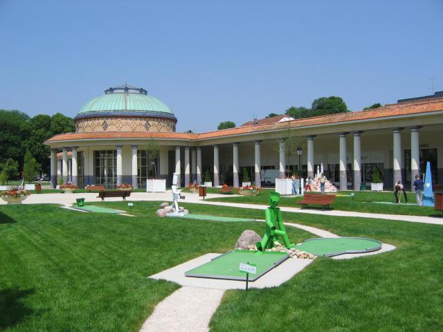 La Rotonde et les galeries des thermes de Contrexéville, Vosges, Lorraine, France
