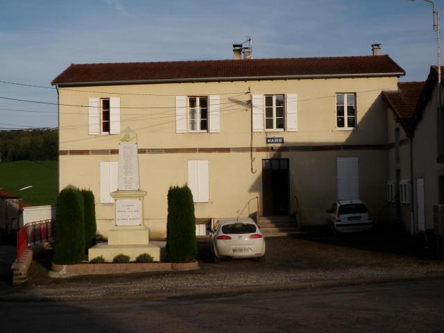 Mairie et monument aux morts
