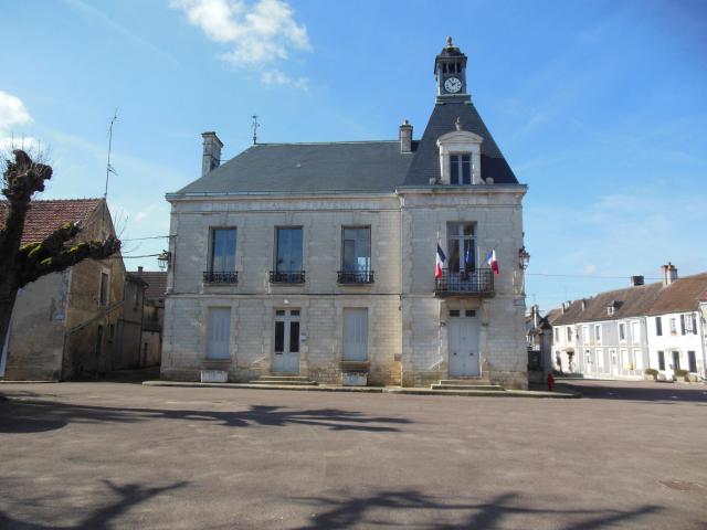 Photographie de la mairie, de Mailly-le-Château, département de l'Yonne, région Bourgogne, France.