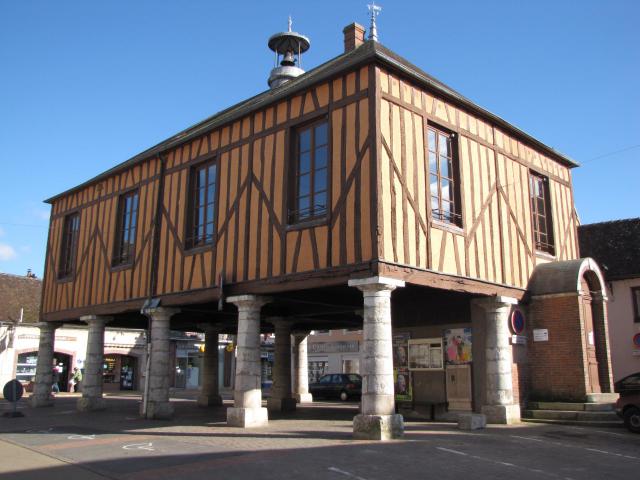 Charny, Yonne, Bourgogne, France. La halle.