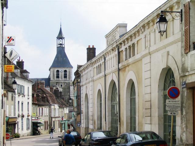 Brienon-sur-Armançon, marché, collégiale