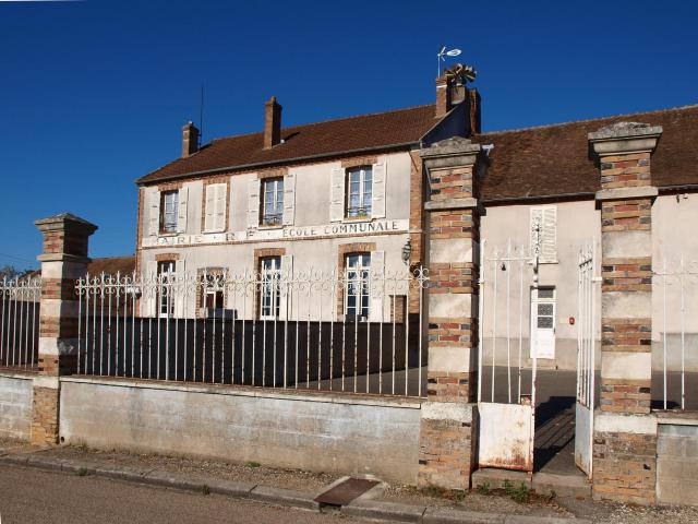 Vinneuf (Yonne, France) ; les écoles