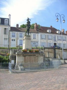 89-Seignelay monument aux morts