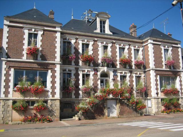 mairie de Villeneuve l'Archevêque