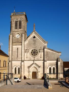 Église de Pourrain (Yonne, France), dédiée à Serge et Bacchus de Rasafa.