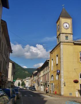 Vue du centre de Saint-Rambert-en-Bugey dans l'Ain.