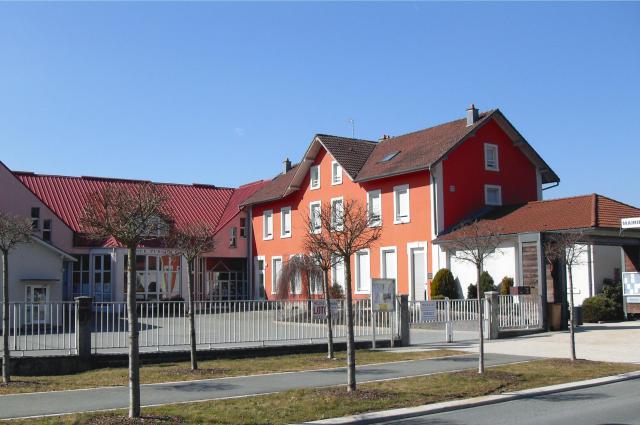 La mairie et l'école de Méziré