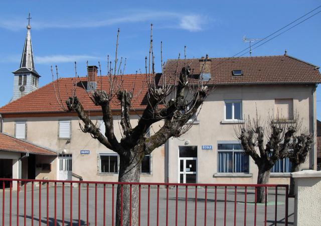 La mairie et l'école de Froidefontaine