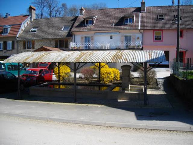 Fontaine-lavoir dans Badevel