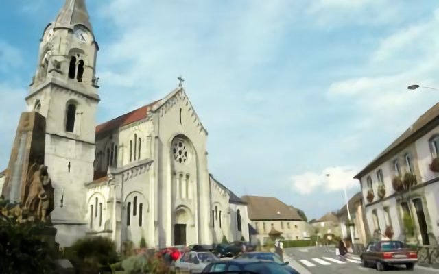 Eglise et Mairie de DANJOUTIN