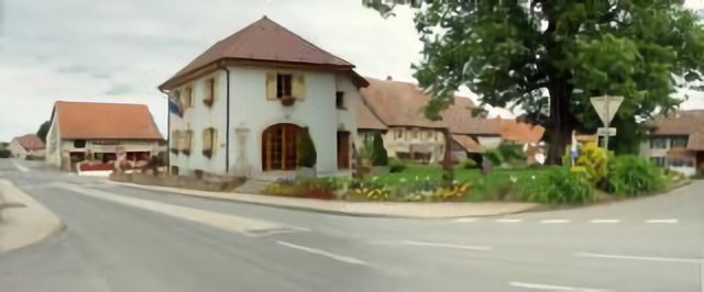 MAIRIE DE St-Dizier-l' Evêque et Restaurant Le Grenier