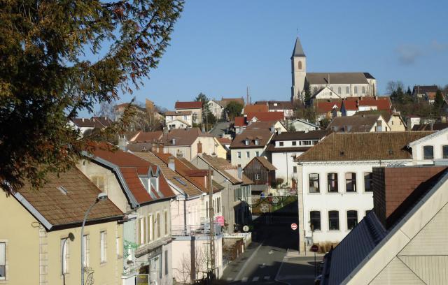 Vue sur l'église et la place Salengro